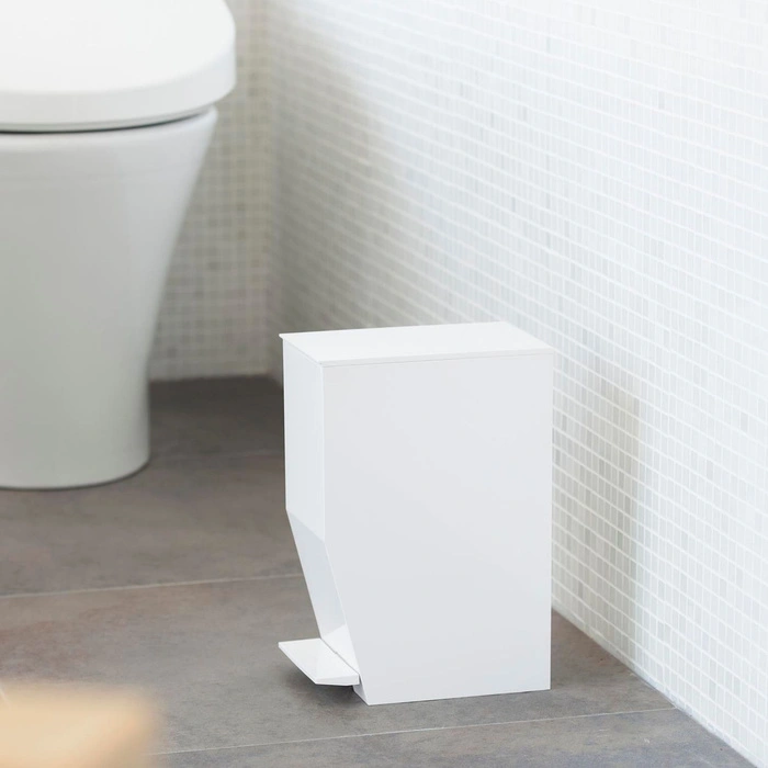 Kosz na śmieci Yamazaki Sanitary Step Trash Can biały 4L